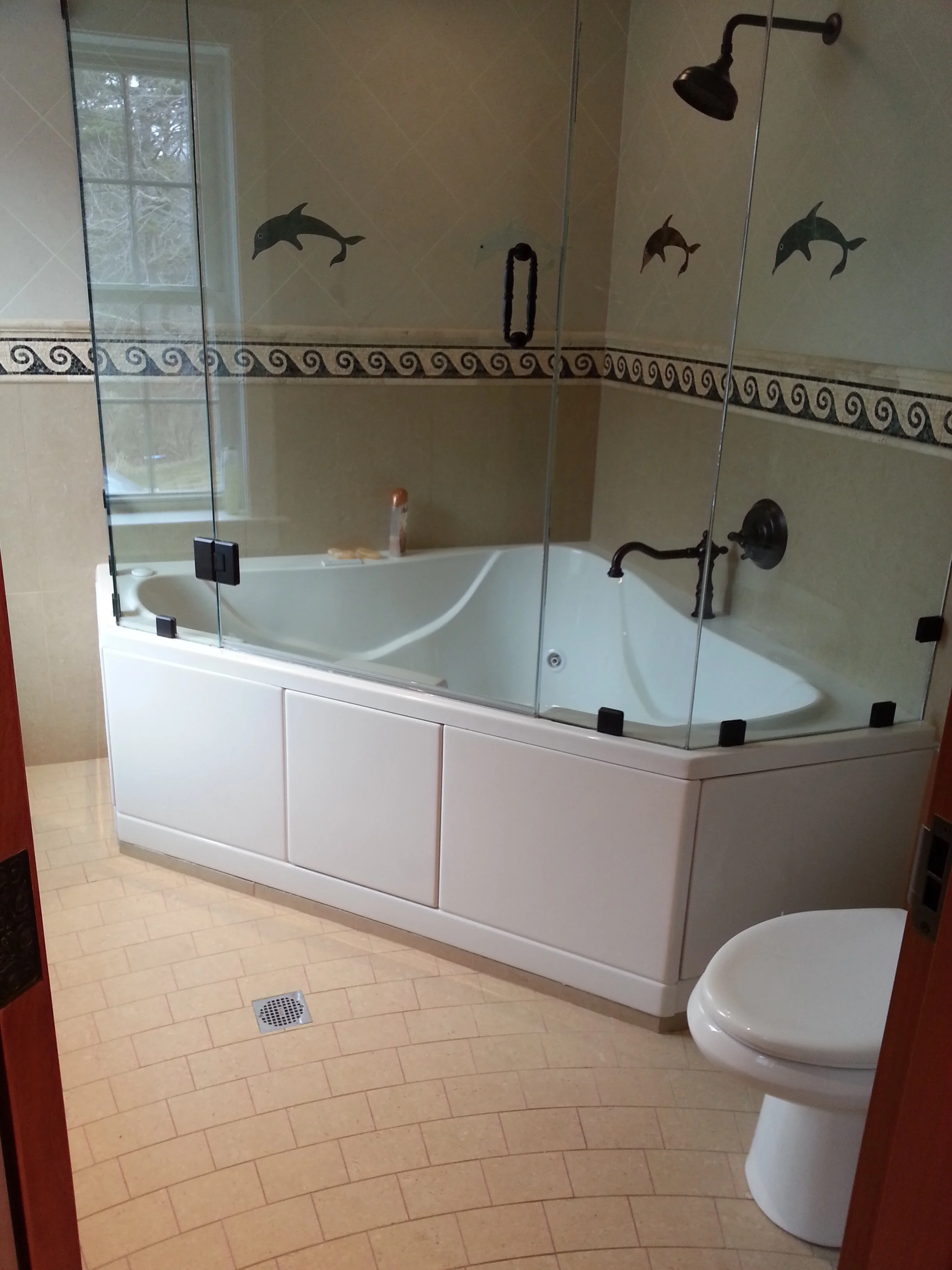 Upstairs Shared Bath 2.jpg