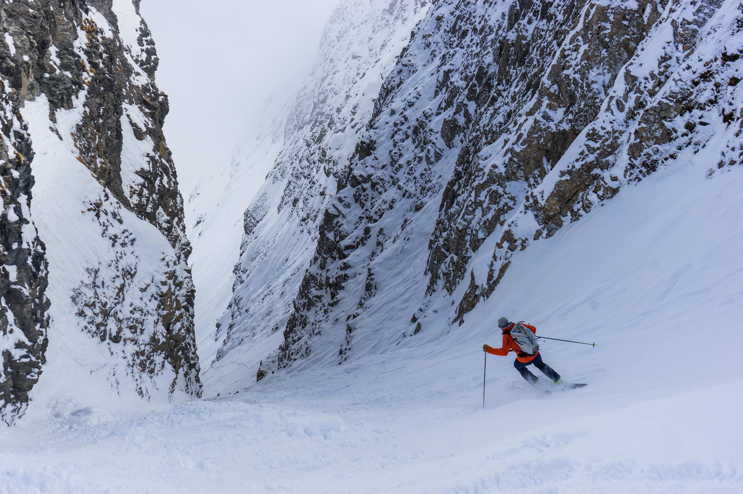 Couloir skiing in Alagna