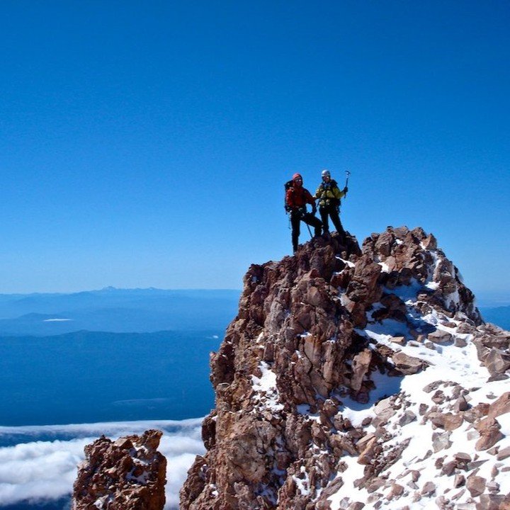 The summit of Mount Shasta, 14,179 ft. This is the best Shasta climbing season we've seen in over 10 years with a fantastic snow pack for both climbing and skiing. Join us this Spring! #mountshasta #mountaineering #climbing #alpineclimbing #climbskit