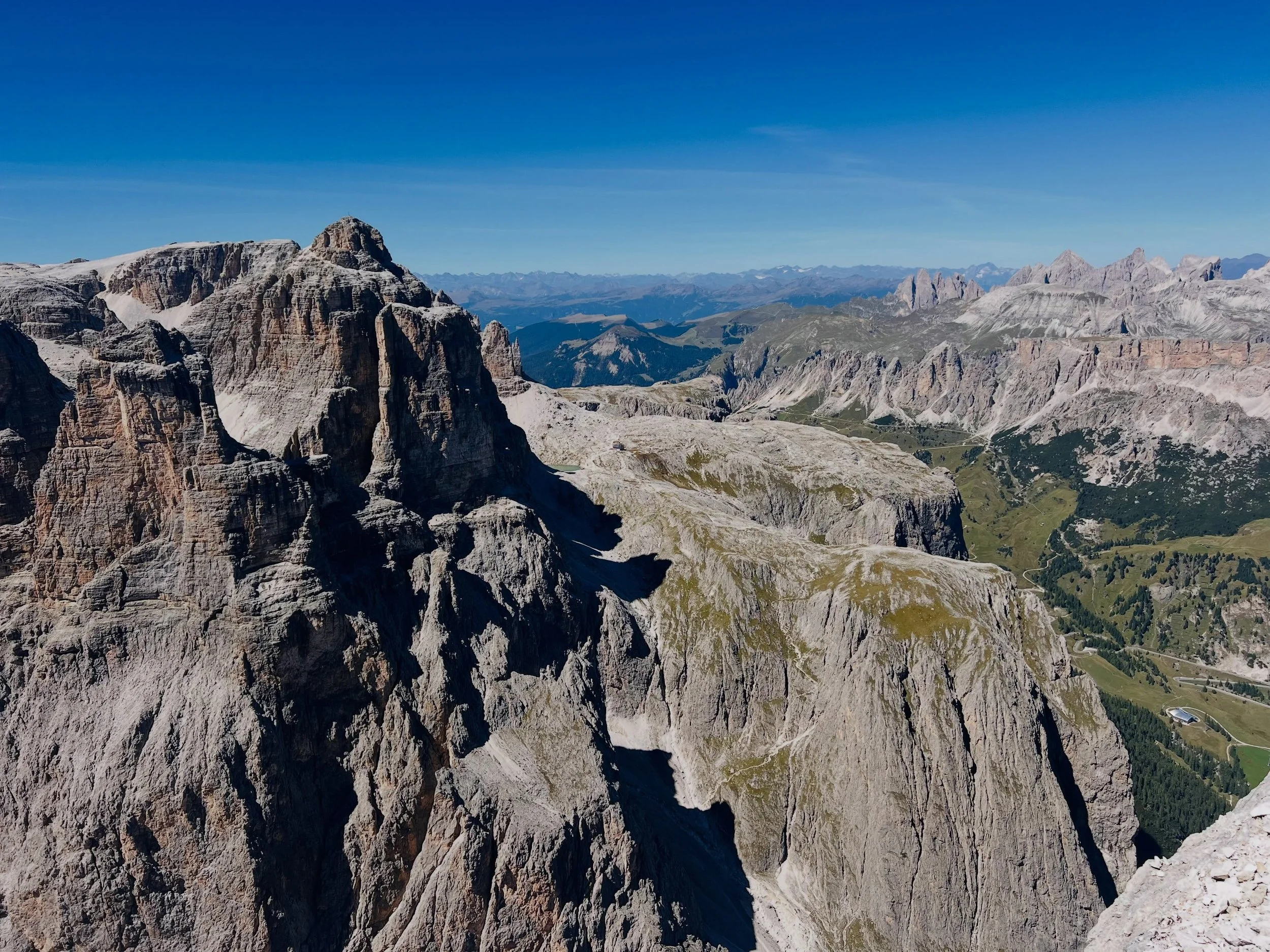 The Daily Dolomiti&hellip; name that Rifugio! #altabadia #dolomiti #internationalalpineguides #climbskitrektheworld @yosemitejess