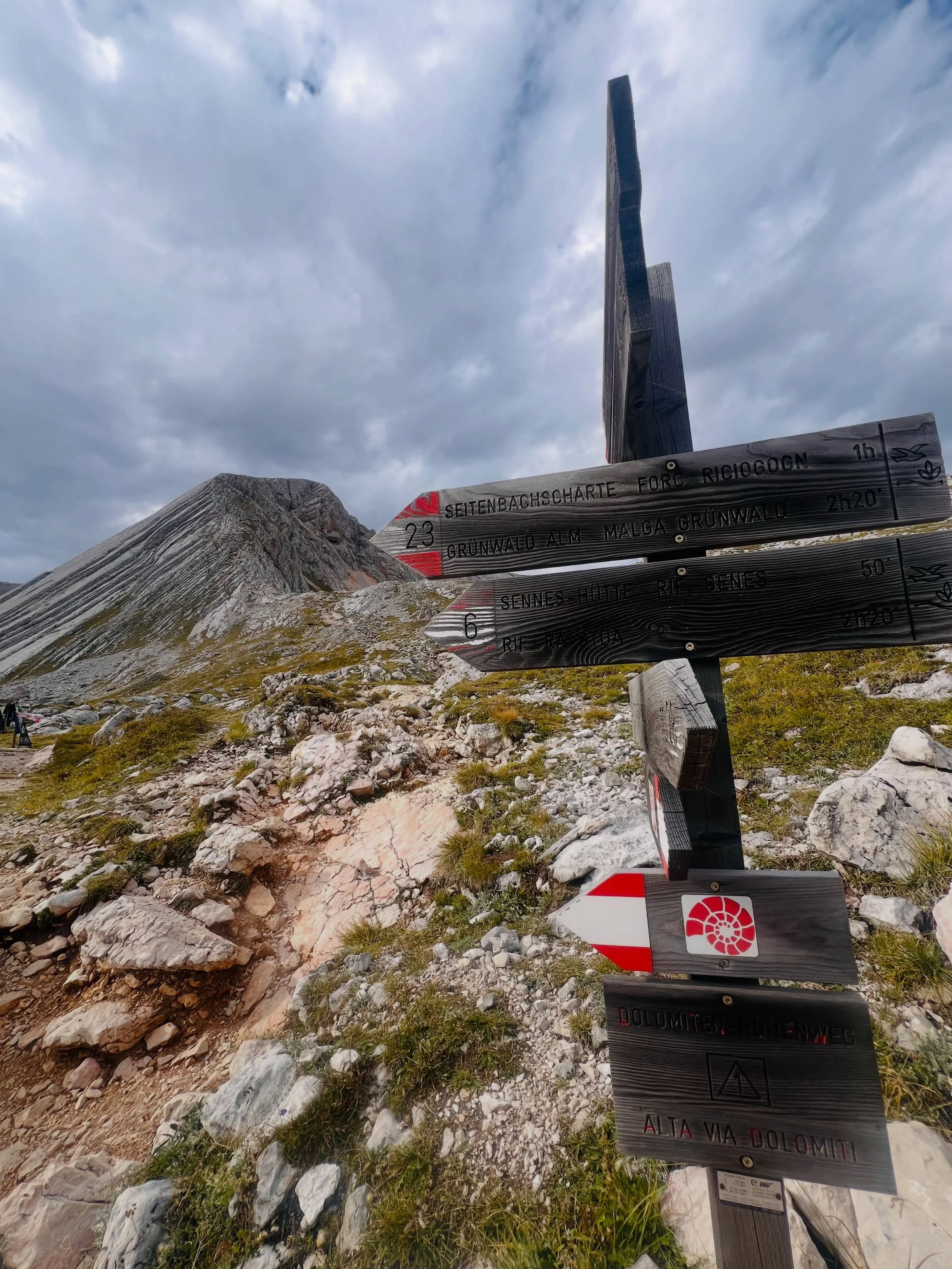 The Daily Dolomiti&hellip; Rifugio Biella #trekking #dolomiti #climbskitrektheworld @international_alpine_guides @yosemitejess @nicole_jor