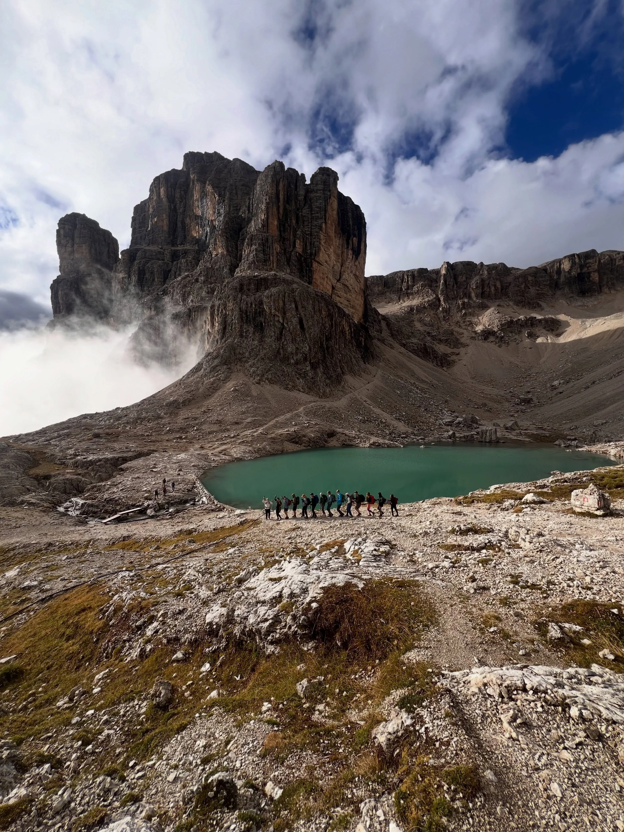 We took 18 best friends and immersed them in the Dolomites&hellip; nothing better! The Daily Dolomiti! #travelmoments #travelwithus #adventurewithfriends #climbskitrektheworld @international_alpine_guides @yosemitejess