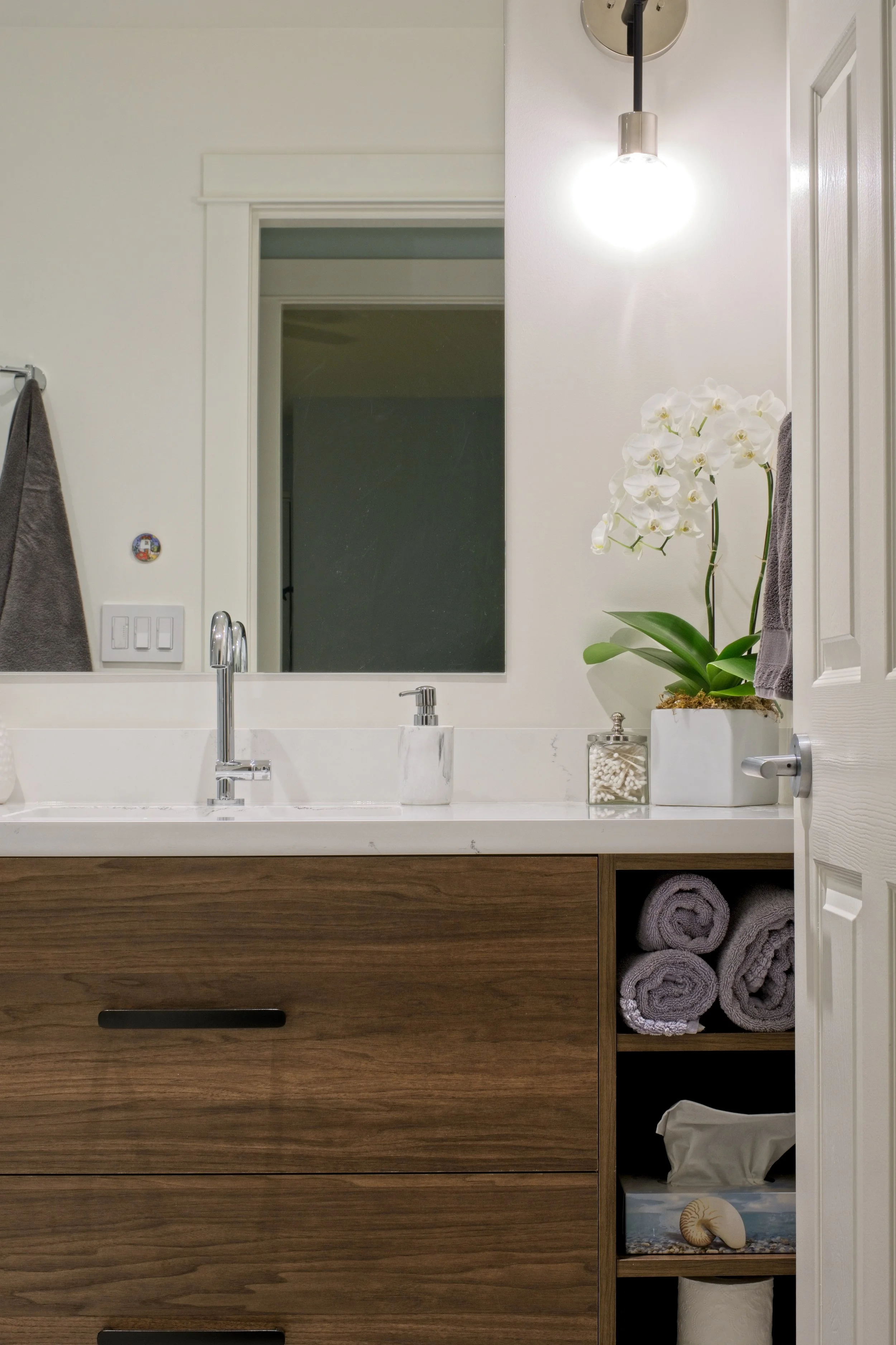 Bathroom - 3.jpg