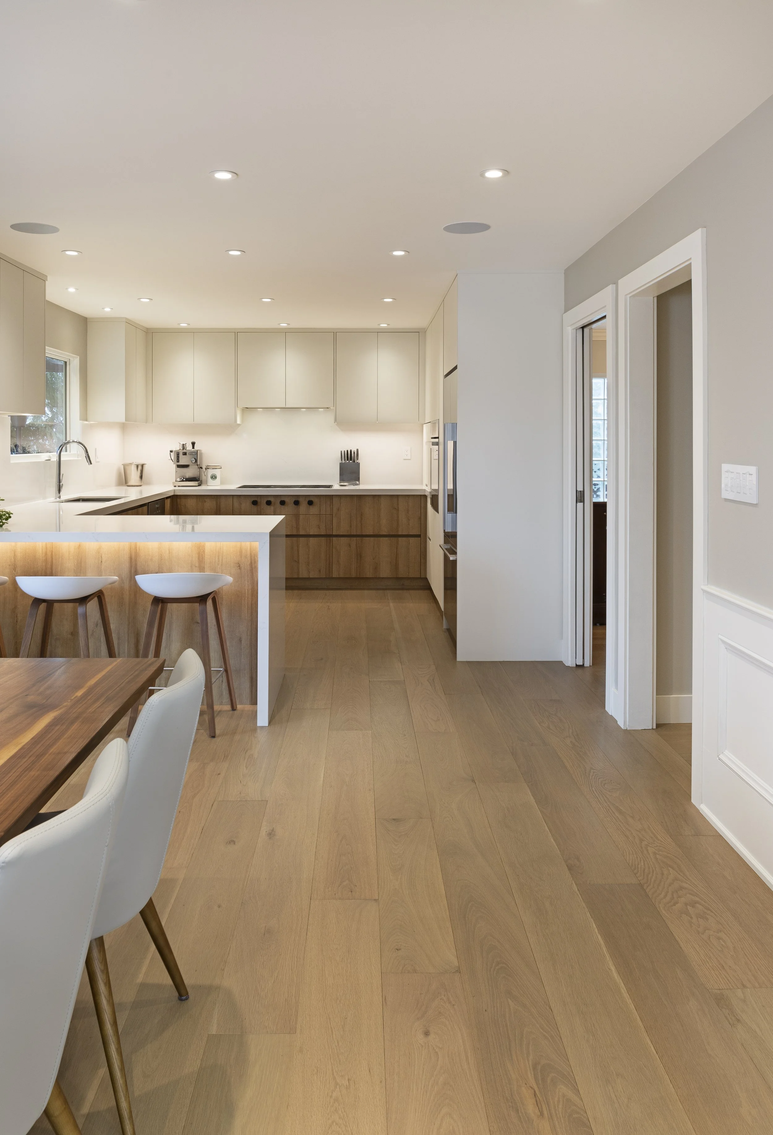 Provence-Oak-Burnaby-2024-Kitchen-main.jpg