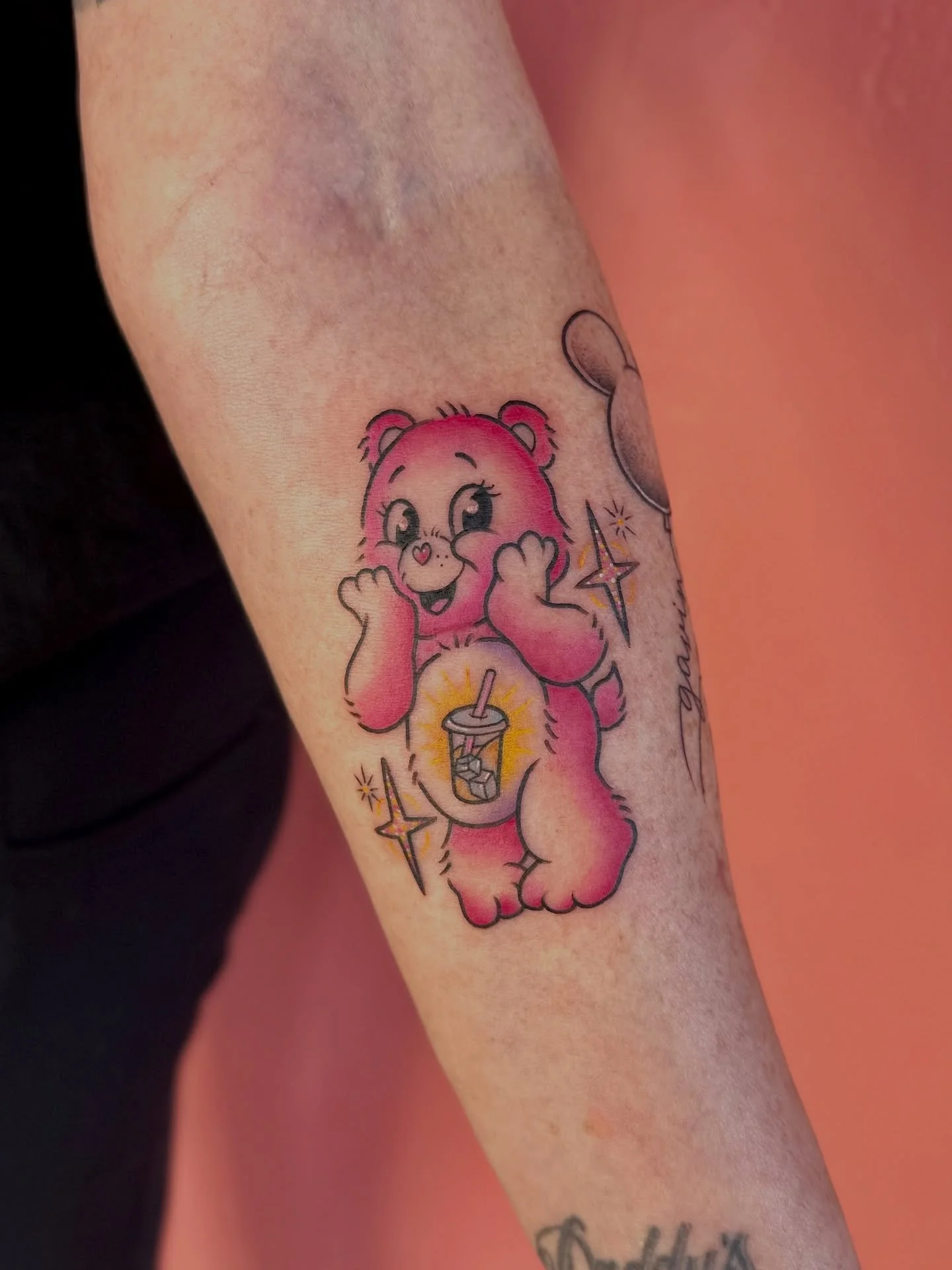 Who can relate to a Care Bear with a iced coffee belly badge? 🙋🏽&zwj;♀️ We also did some Mickey ear balloons for her grandkiddos! 🥹 Thank you Dana!
