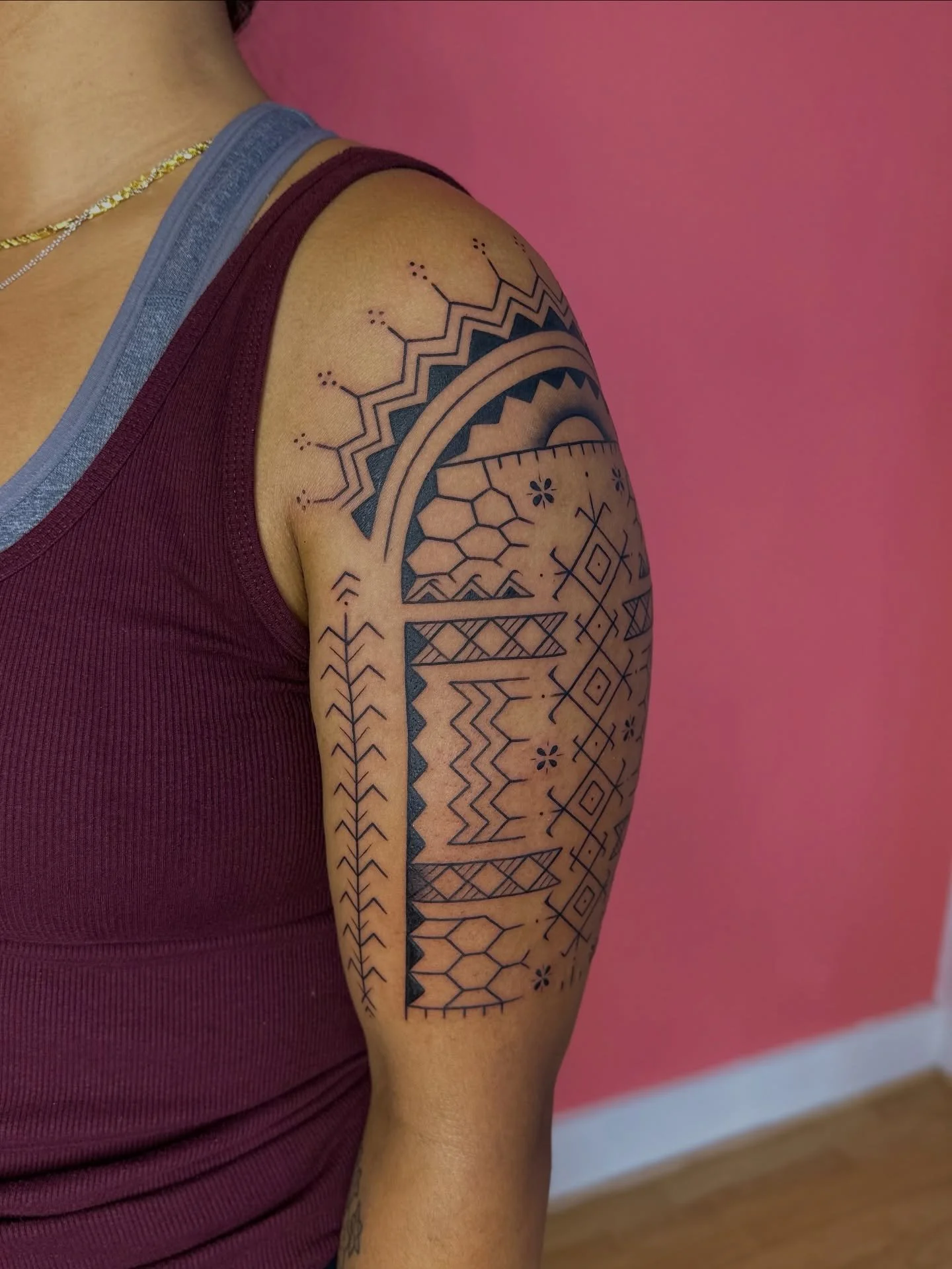 Ilokano tribal made for Samantha! Thank you for the trust and sitting so well for this! Always an honor to tattoo these patterns on a fellow Filipina. 🙏🏽✨
