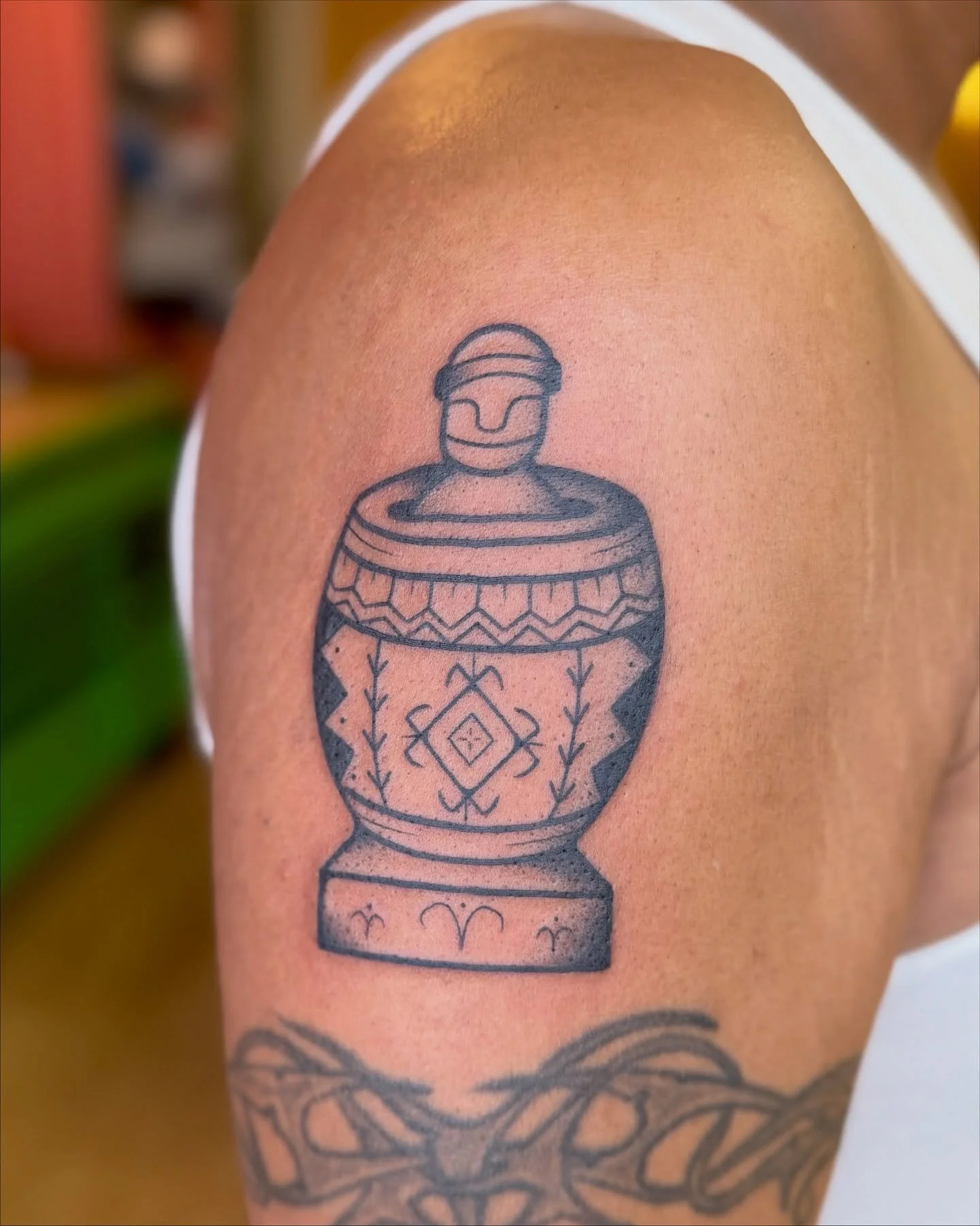 Fun impromptu barrel man with tribal markings! Look at his silly little face, he&rsquo;s definitely hiding something. Thank you Noel for getting tattooed on your trip! 🇵🇭🙌🏽