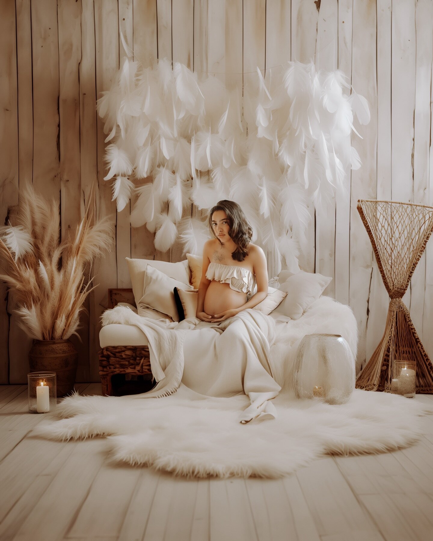 I&rsquo;ll say I&rsquo;m grateful for cmc teaching compositing and lighting when such background conditions don&rsquo;t match your vision, and you need to work around how beautiful your model looks. Here is a maternity shoot with my beautiful sister.