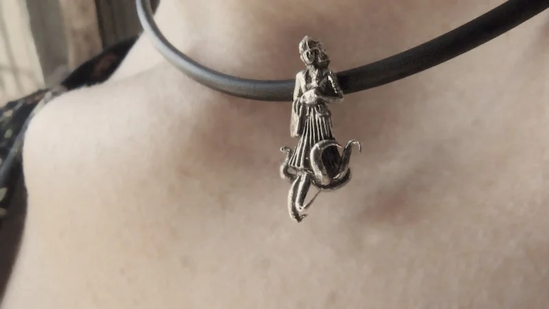 Laura Salguero. "Especimen" , colgante de plata para La Gran. 2013