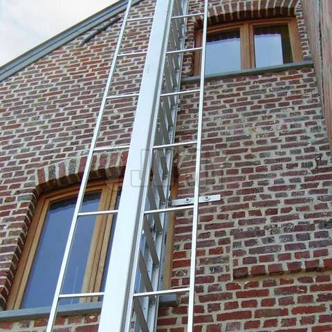 JOMY%20retractable%20foldout%20ladder%20-%20Double%20opening%20mechanism%20and%20double%20guardrail%20to%20use%20the%20ladder%20from%20bo.jpg