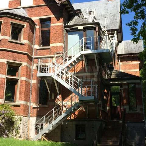 f Crossed%20stairs_csm5612.jpg