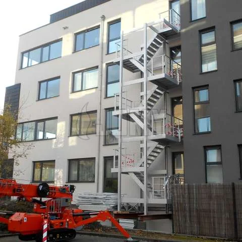 f JOMY%20stairs%20assembly_csm5617.jpg