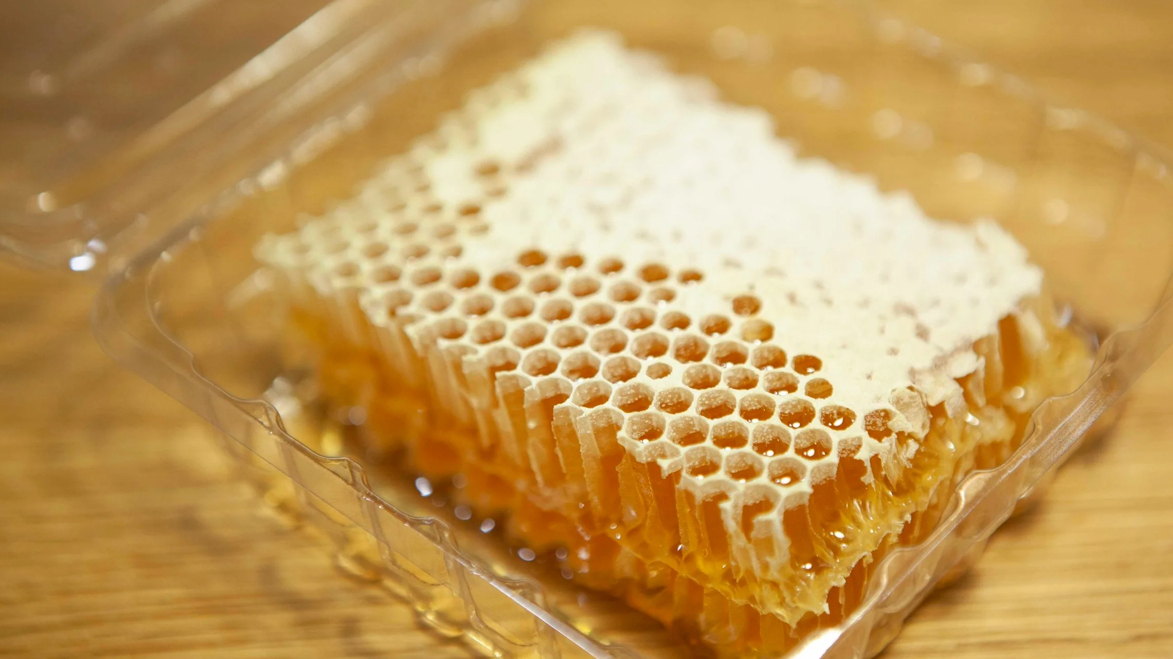#farmersmarket #bhamfarmersmkt #communityfoodcoop #cascades #beeworksfarm #honey #beekeeper #honeybees #nature #beesofinstagram #bee #PNW #Bellingham #farmlife #localhoney #mountbaker #eatlocal #rawandunfiltered #rawhoney #raw #unfiltered #savethebees #honeybee #honeycomb #beelove #beekeeping #lovenature #eatrealfood #rawfood #foods52 #saveur #bonappetite