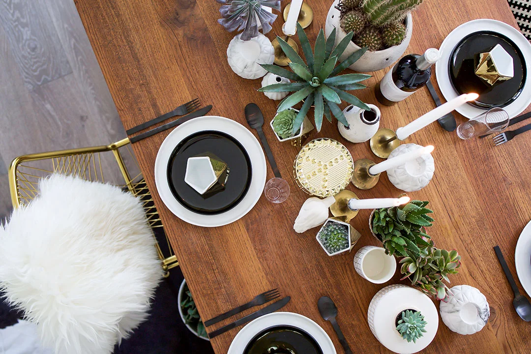 Holiday_Tablescape_Modern_Home_Decor_CB2_Blanc_Floral_Design.jpg