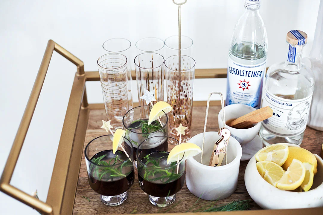 Christmas_Bar_Cart_Cocktail_Home_Decor.jpg