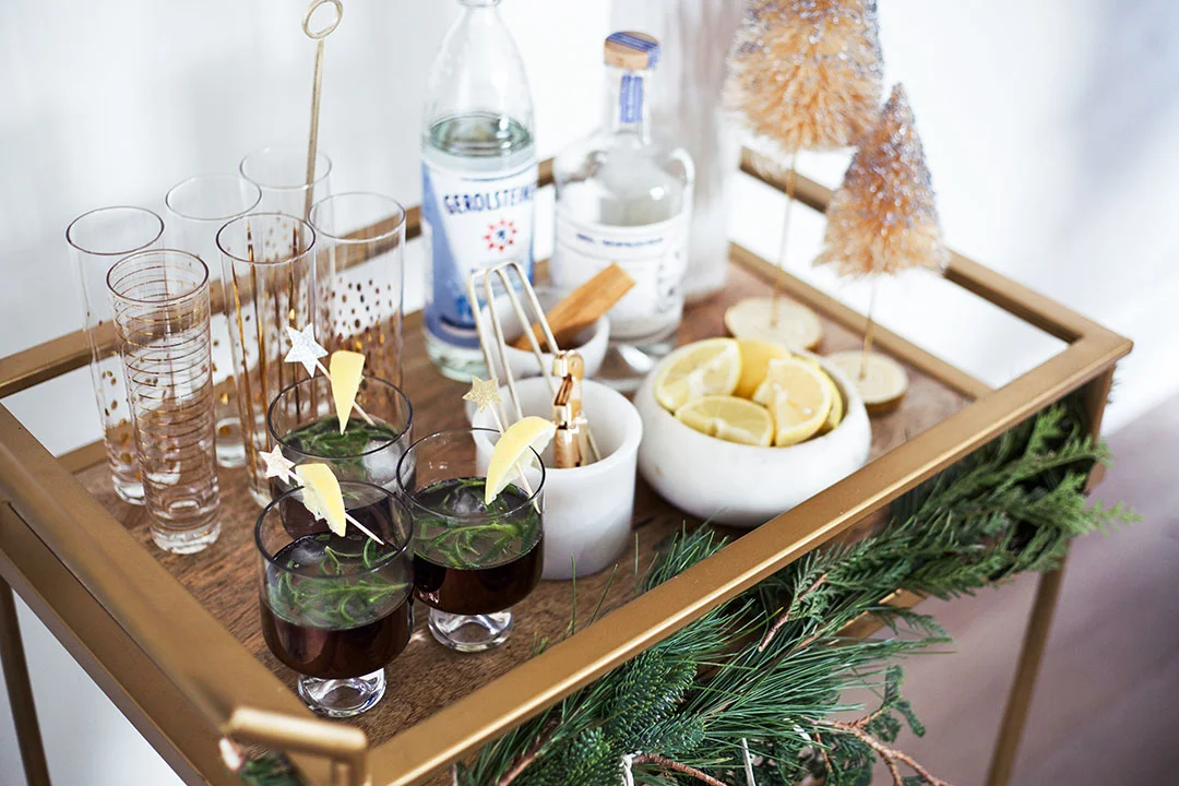 Christmas_Bar_Cart_Cocktail_Home_Decor.jpg