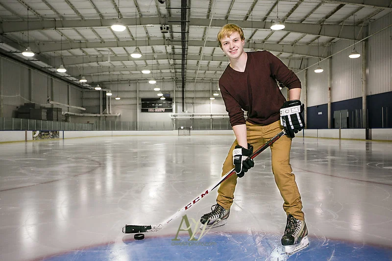 brennon-senior-portrait-rochester-hockey-dog01.jpg