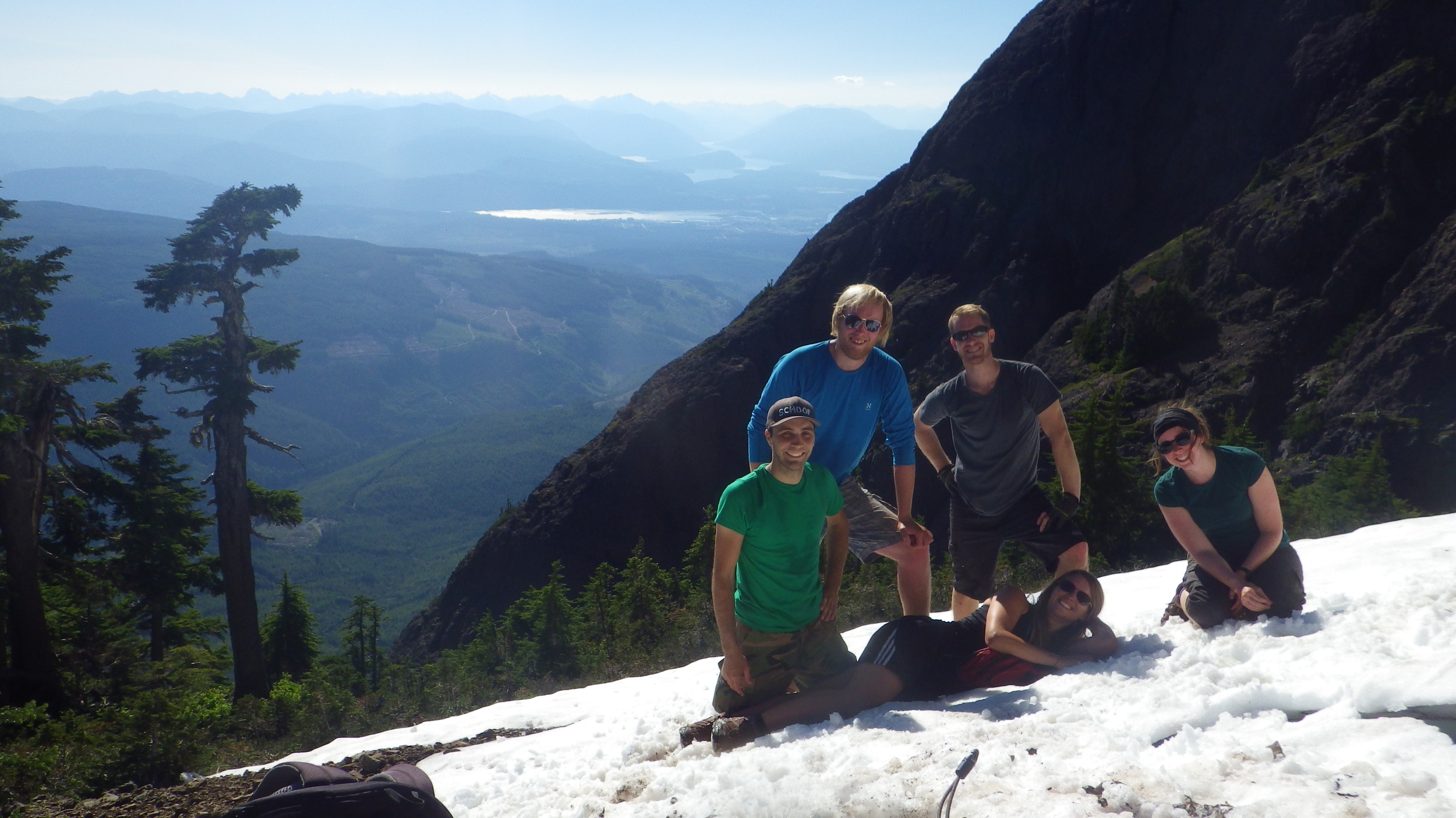 Private hiking tour in Vancouver with group.