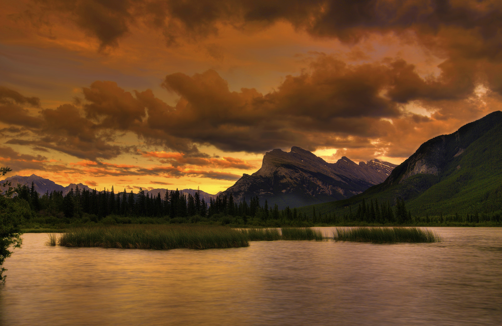 Sunset during a hiking tour in Banff