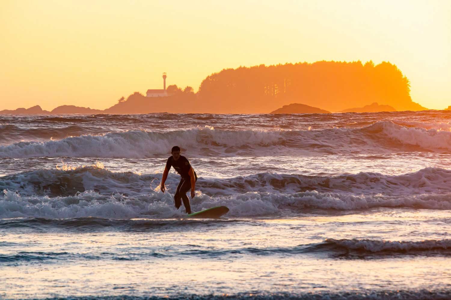 Sunset-surf-lighthouse-opti.jpg