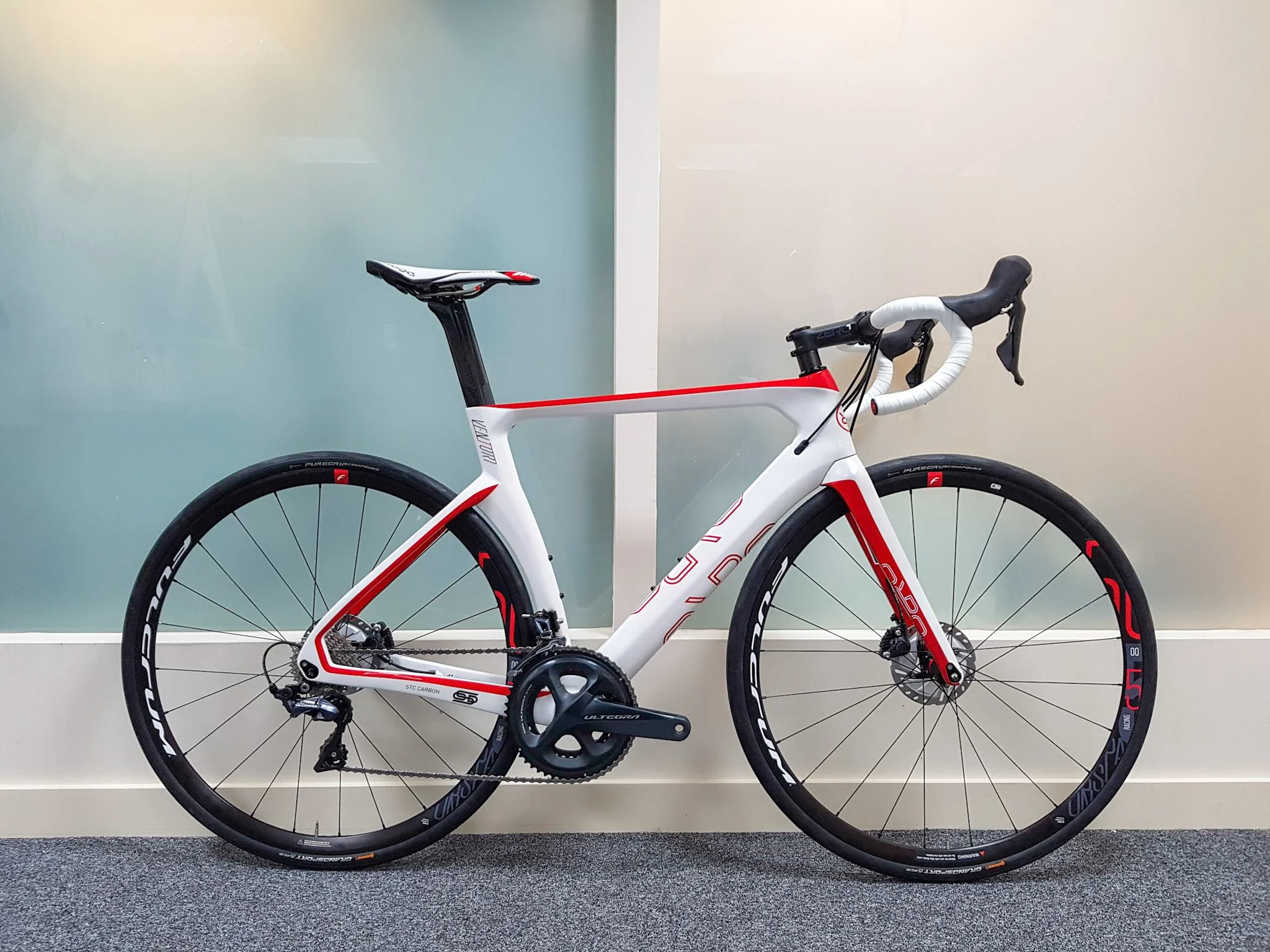 ORRO There’s a new bike brand in town called Orro and Service de Velo are proud stockists. Innovative design, exceptional value for money all bundled with British excellence. 