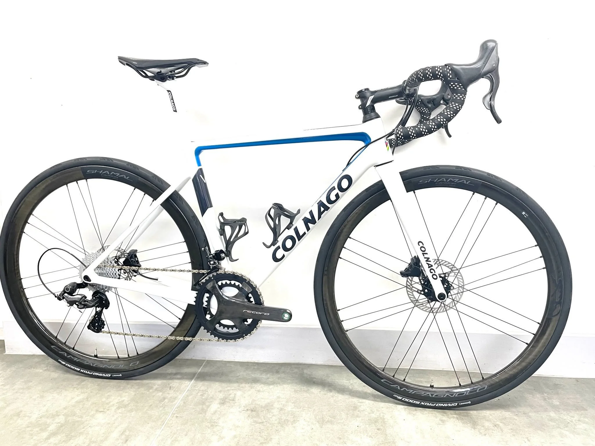 🚲 Custom Build Spotlight: Colnago V3 x Campagnolo Record 12 🇮🇹

There&rsquo;s something special about a @colnagoworlduk &mdash; the name alone carries decades of Italian cycling heritage. The V3 continues that story, combining Colnago&rsquo;s clas