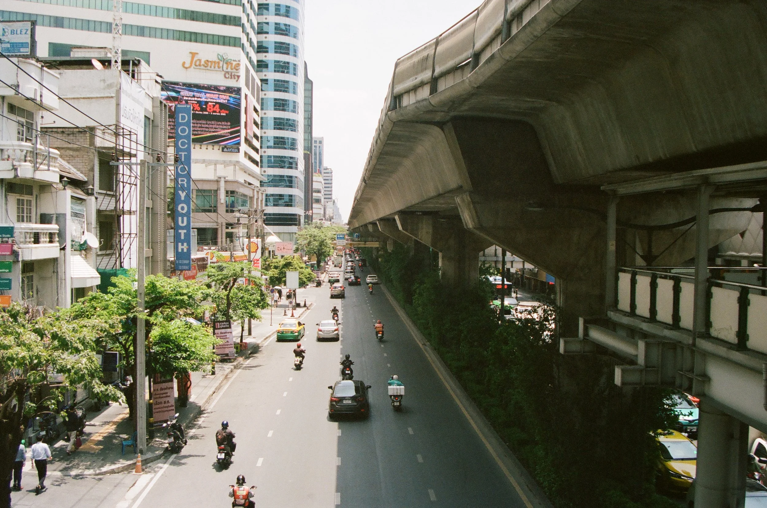 07 - ROBERT DOHERTY - KARI CAHILL - THE EARTH SPUN LIGHT - BKK222 - 35MM - PHOTOGRAPHY - BANGKOK - ZINE - LIMITED EDITION BOOK .jpg