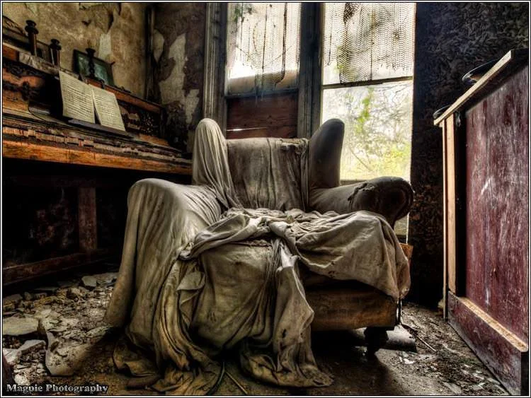 Ghost seat