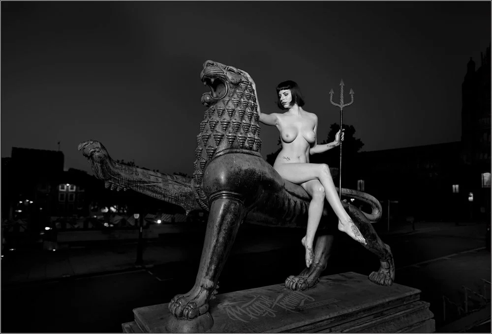 norwich-norfolk-city-hall-lions-art-nude-photographer-magpietommy.com-9764.jpg