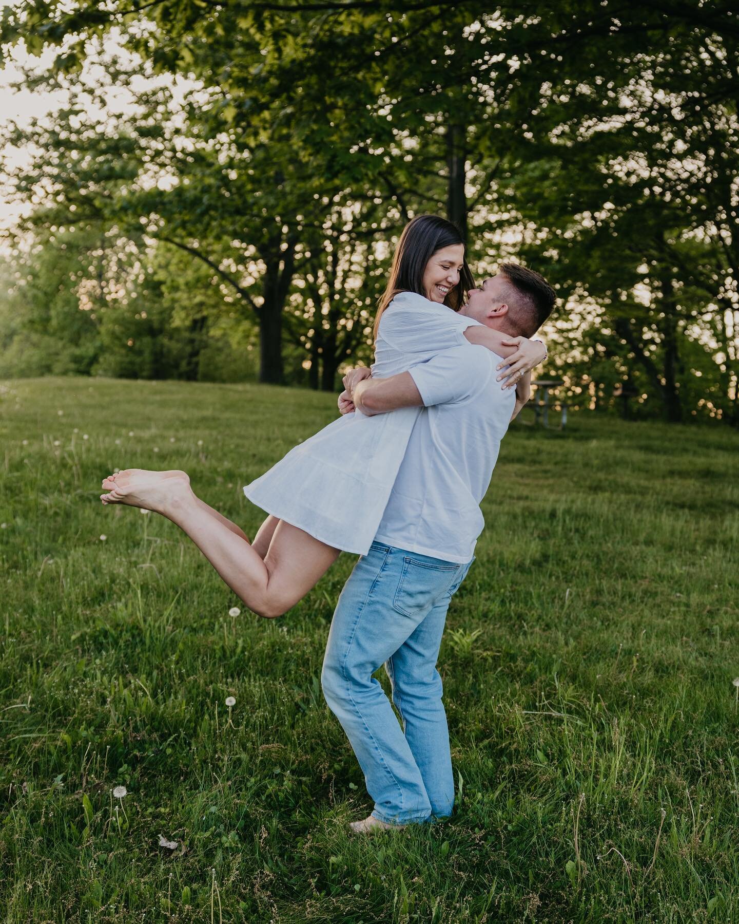 Couldn&rsquo;t resist sharing more from Jenna and Noah&rsquo;s engagement session at Moraine. MAGIC 😍