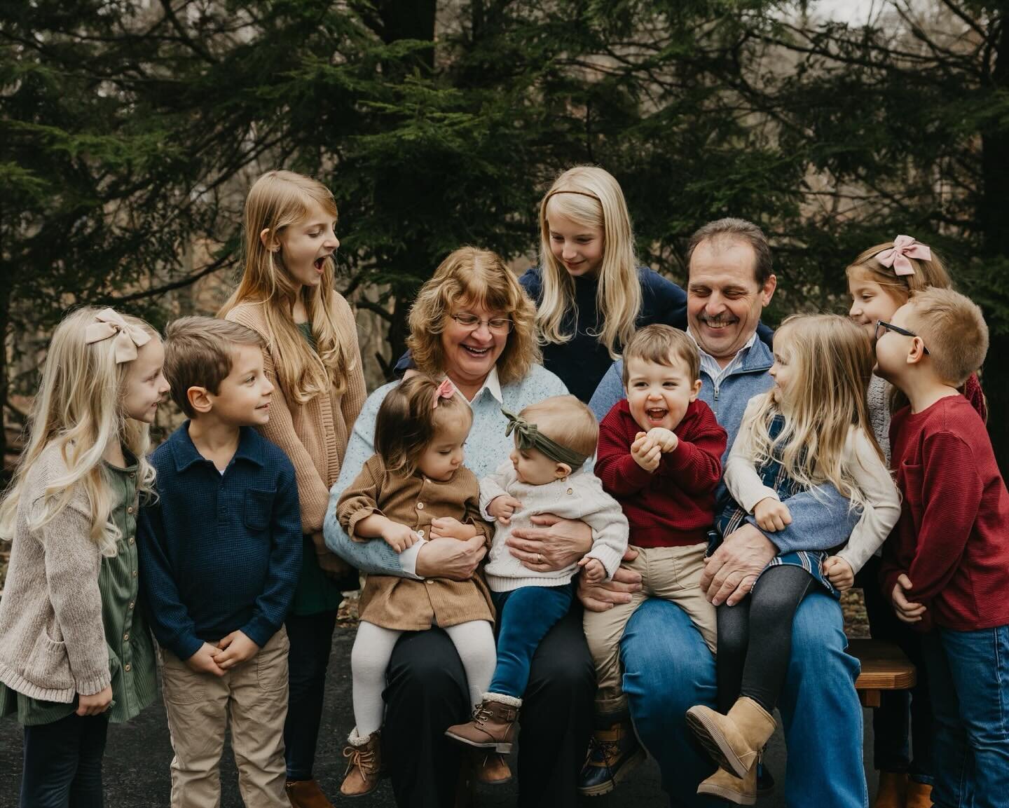 Another fun family session in the books!! We had so much fun and laughed way too hard. Listen, even the behind the scenes images from this session are worth seeing. Picture 12 adults trying to get 10 kids to look at the camera and smile (at the same 