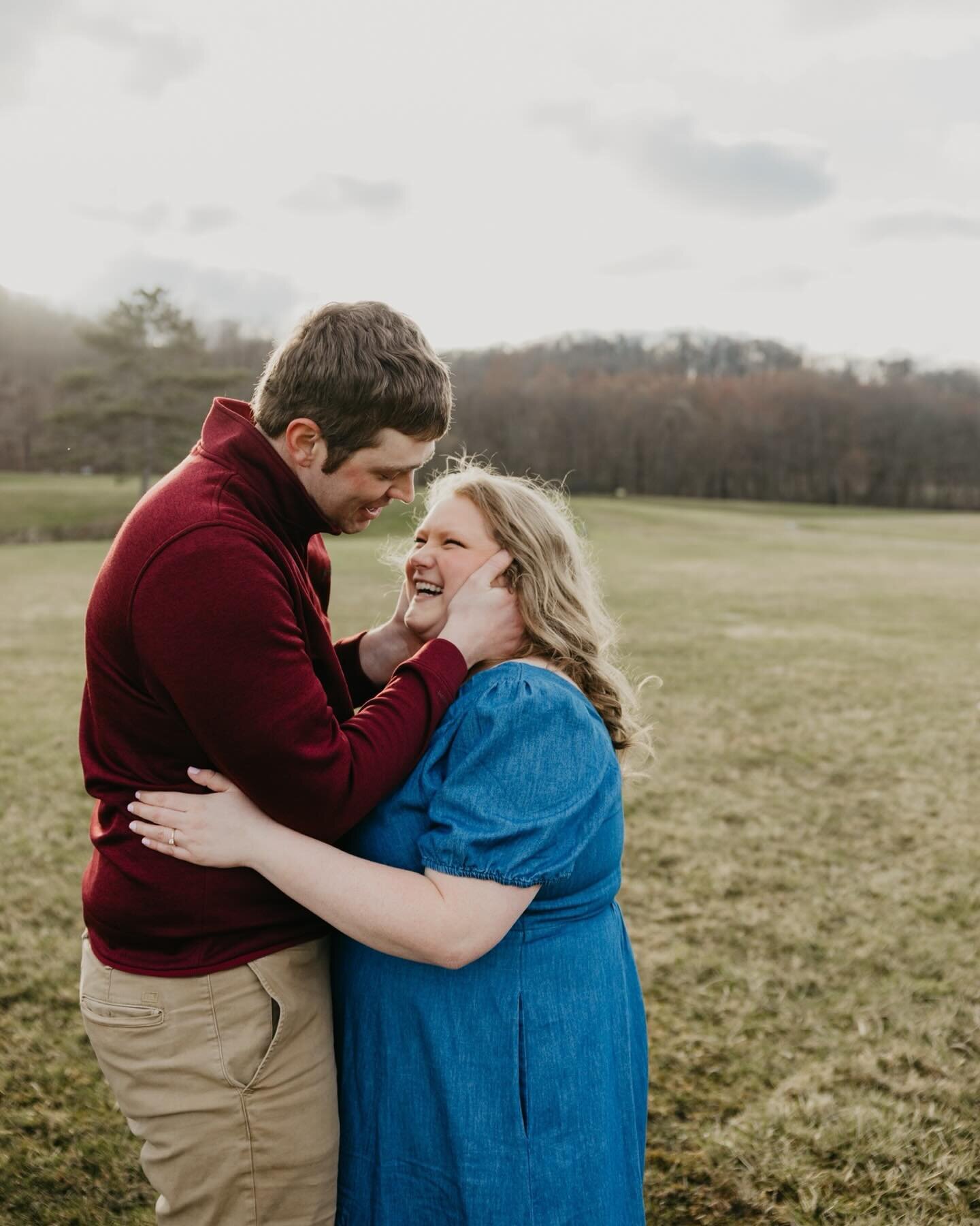 Meghan and Rob BRAVED the cold and we were rewarded with golden sun ☀️ Can&rsquo;t wait to get these two married!

#lizegbertphoto #portraitphotography #engaged #engagementphotos #weddingphotographer #piitsburghphotographer #beavercounty #brushcreekp