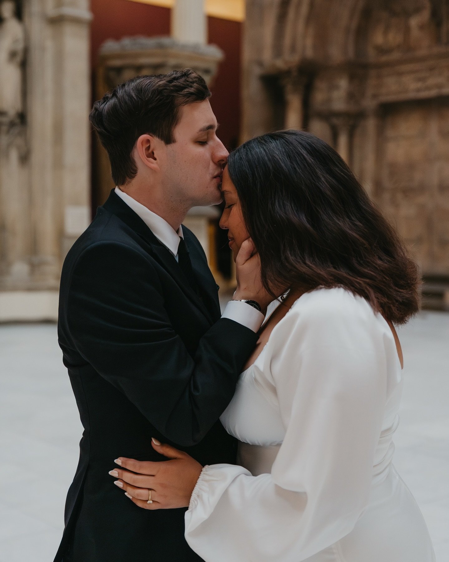 May I present to you some ✨art✨

Love a good museum session and this one with David and Lea was exceptionally fun!

#carnegiemusemofart #lizegbertphoto #portraitphotography #engaged #engagementphotos #weddingphotographer #pittsburghpa #pittsburghphot