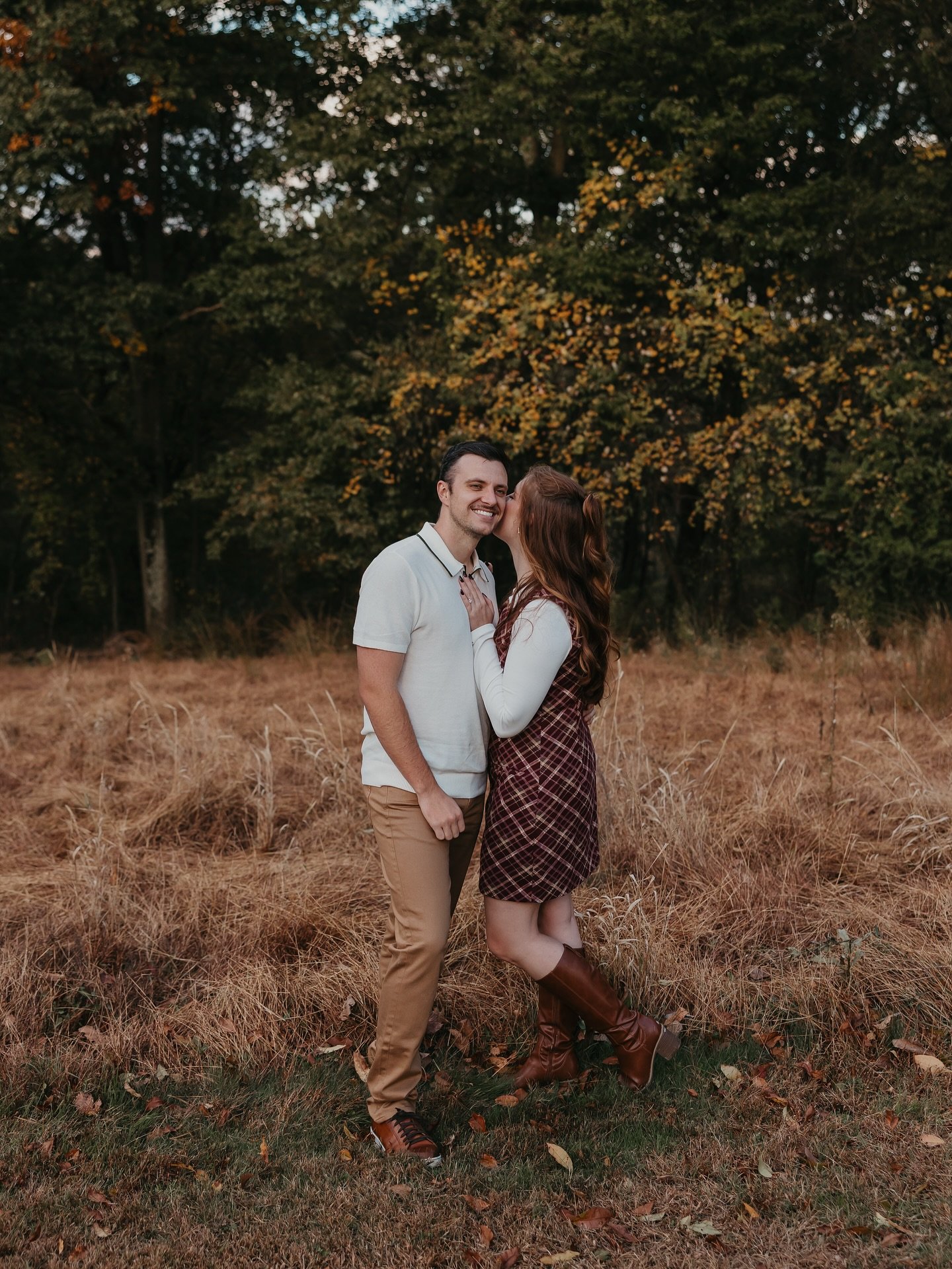 Shannon + Trevor + Ghost 👻 a perfectly colorful fall engagement session at Hartwood Acres! 🍂