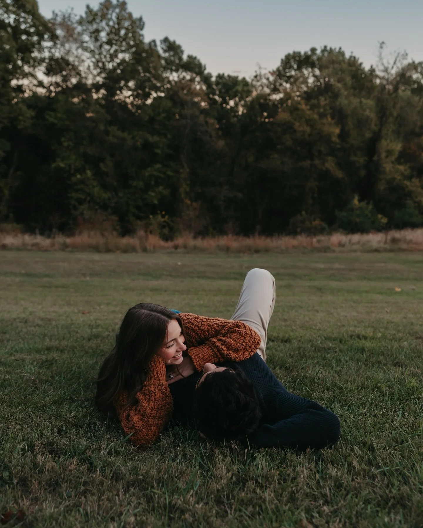 The fall sessions I&rsquo;ve had this year have been so sweet. Loved Marielle&rsquo;s vision for her session! Perfect golden hour fall vibes 🫶🏼

#lizegbertphoto #canon #canonphotography #portraitphotography #portraits #married #fallsession #hartwoo