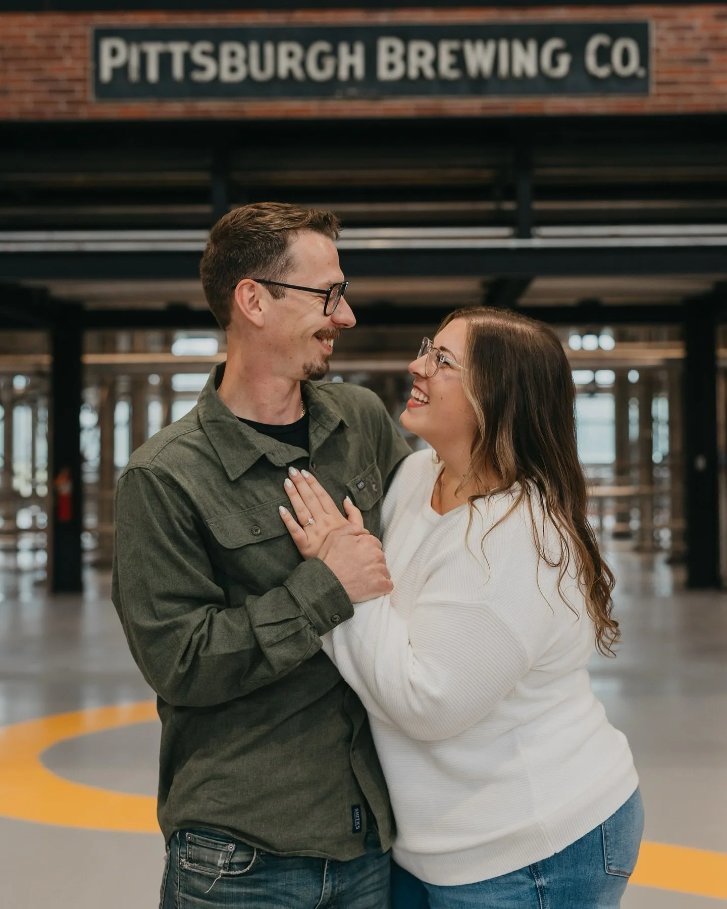 I don&rsquo;t always do engagement sessions at breweries, but when I do&hellip; well, they look like this and they&rsquo;re EPIC. Pretty sure I&rsquo;ve never had a groom so excited for engagement photos before 🍻cheers to Kelly and Bobby!

#lizegber