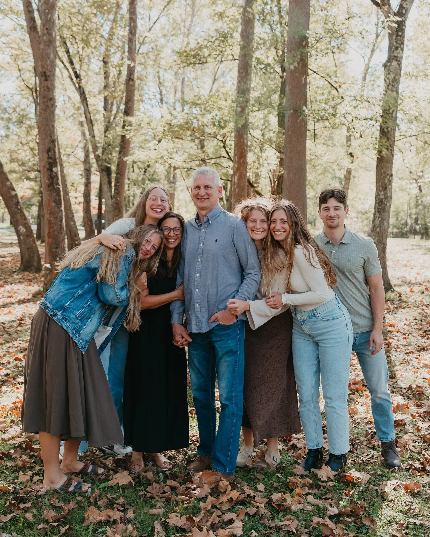 Minis this year were SO FUN! But wait, I have more Christmas minis coming up on December 6th! Don&rsquo;t miss out, grab your spot today! Link in bio

#lizegbertphoto  #minisession #fallminisession #familyphotos #familyphotographer #portrait #portrai