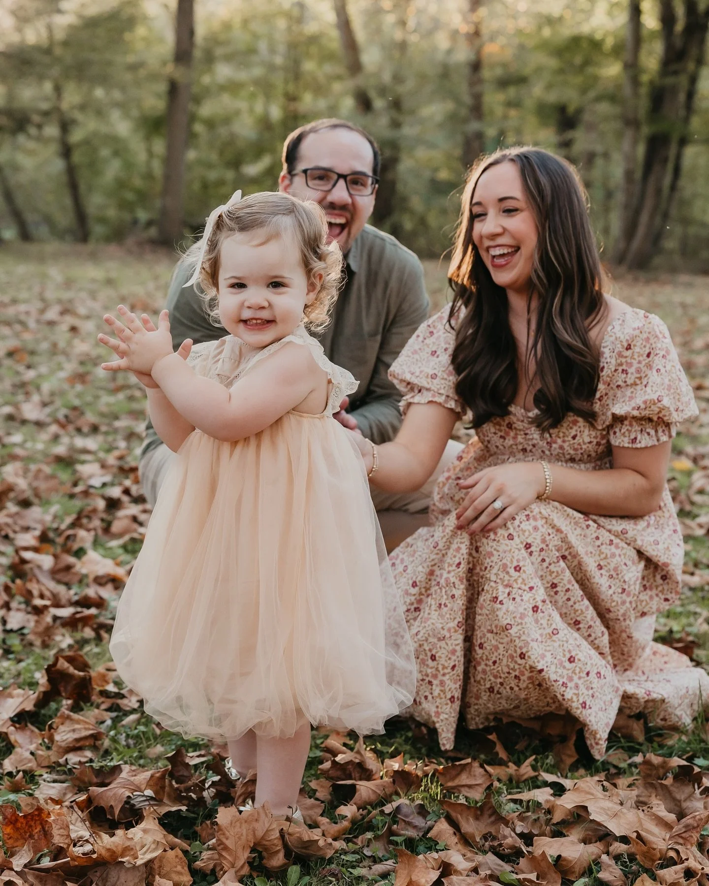 Minis this year were SO FUN! But wait, I have more Christmas minis coming up on December 6th! Don&rsquo;t miss out, grab your spot today! Link in bio

#lizegbertphoto  #minisession #fallminisession #familyphotos #familyphotographer #portrait #portrai