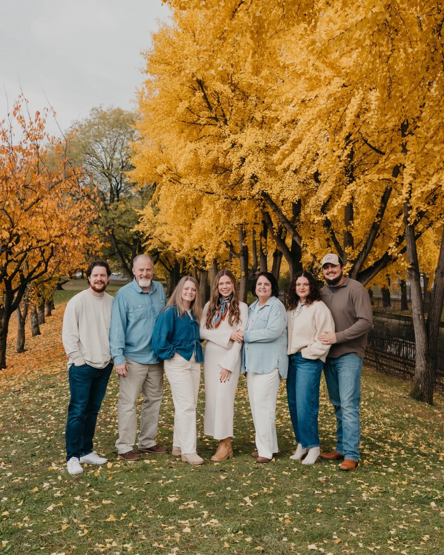 Never have I laughed so much at a session. Thankful for the Fox family! 🍁 Oh, and follow @nolanfoxmusic for more music like this song 🤙🏼

#familyphotographer #pittsburghphotographer #fallphotoshoot #northside #pittsburghpa