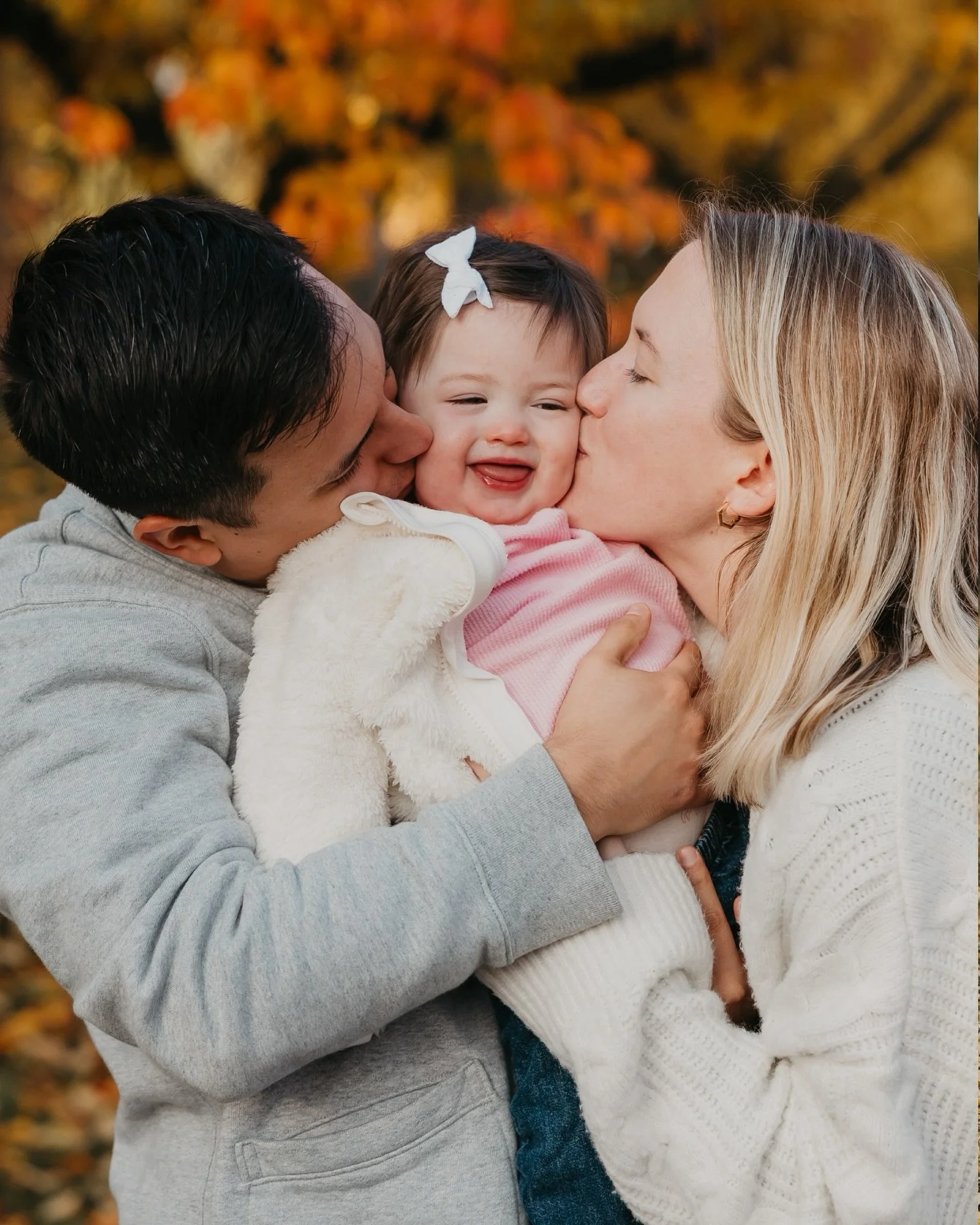 The Santoyo family in the most beautiful park! 🍁 

#familyphotographer #pittsburghpa #pittsburghphotographer #fallphotos #portraitphotography