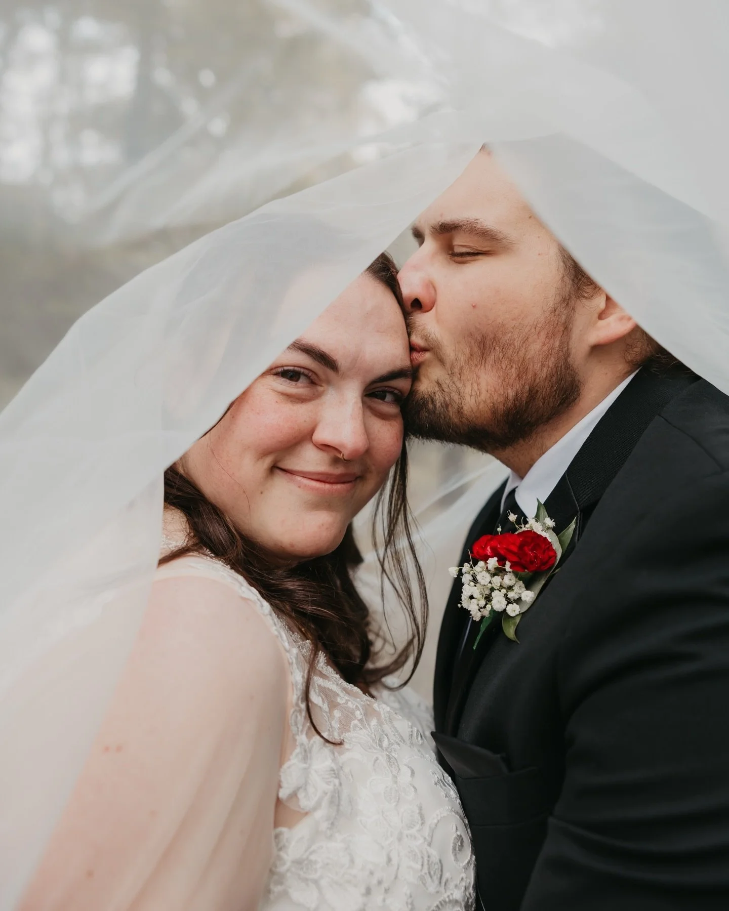Finished up this beautiful fall gallery today for Angela and Austin. They&rsquo;re such wonderful humans and it was so fun working with them! Another reminder of how much I love my job 🥹

#weddingphotographer #pittsburghweddingphotographer #canonpho