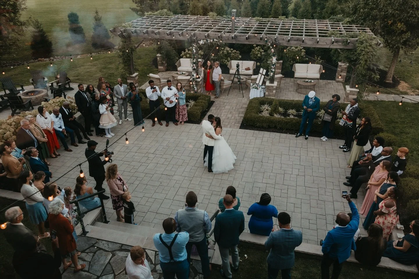 Some dance floor inspo for you courtesy of Willowbrook Wedding venue 💃🏻