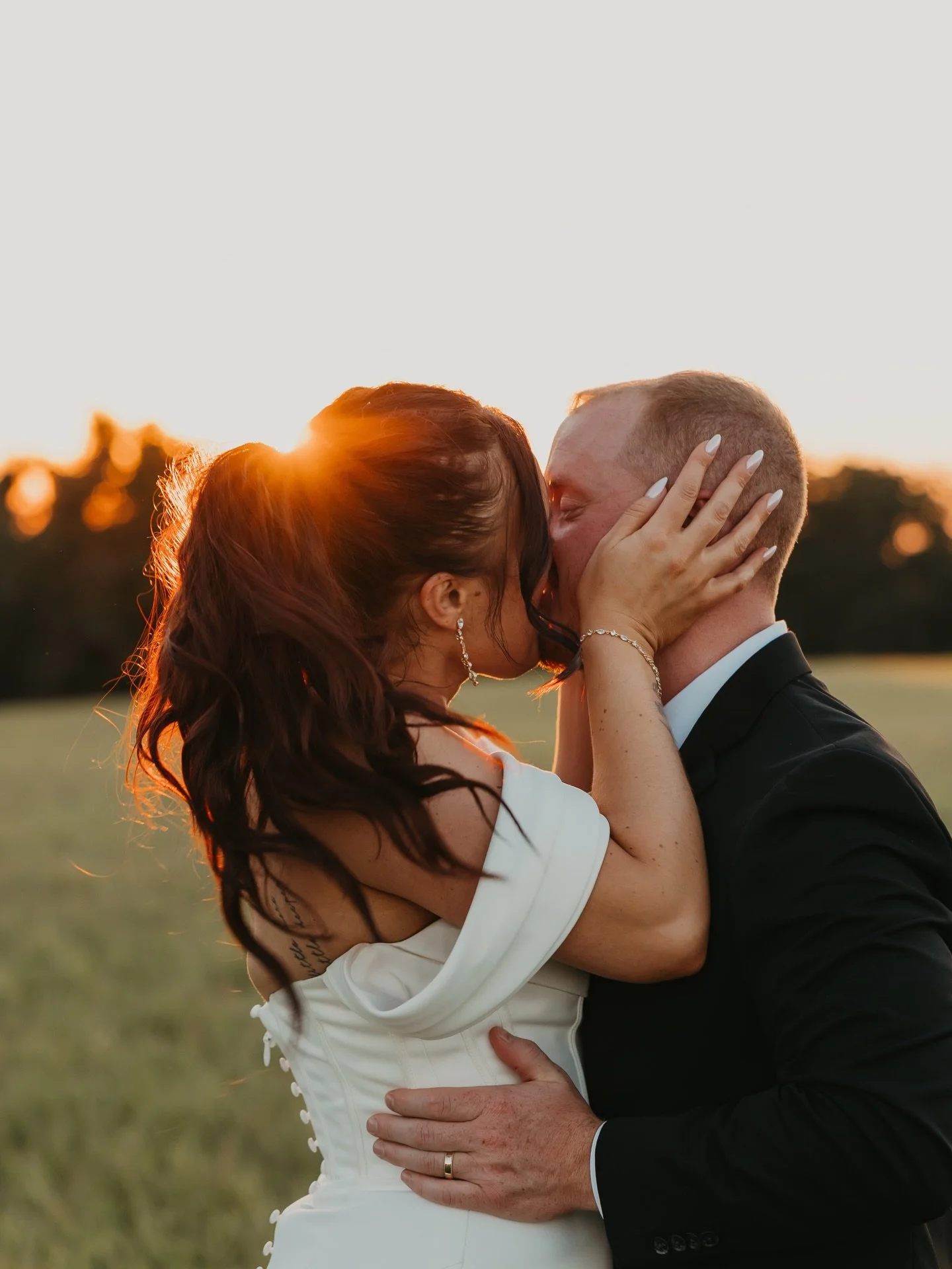 The golden hour inspo we are needed today

#goldenhour
#portraitphotographer
#weddingdayportraits
#pittsburghweddingphotographer 
#pittsburghphotographer