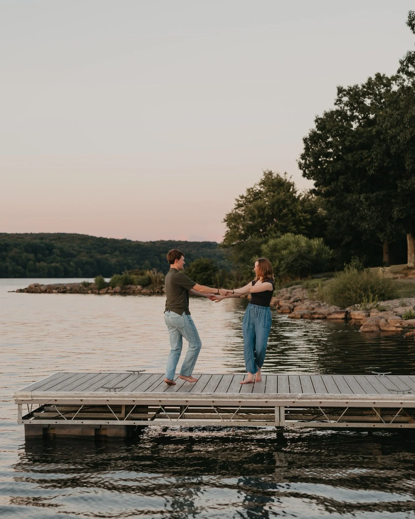 2026 goal: more sessions at Moraine 🌊

#goldenhour #engagementphotos #pittsburghphotographer #2026bride #engaged
