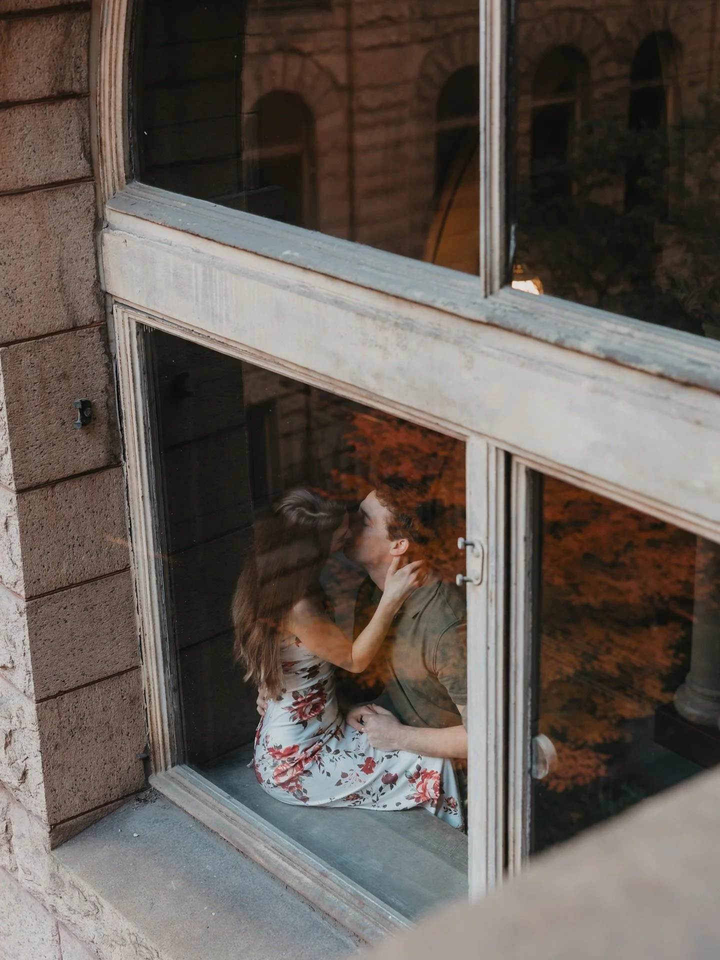 Meet me at the courthouse 🍾

#engagementphotos #engaged #pittsburghweddingphotographer #pittsburghphotographer #courthouseengagementshoot