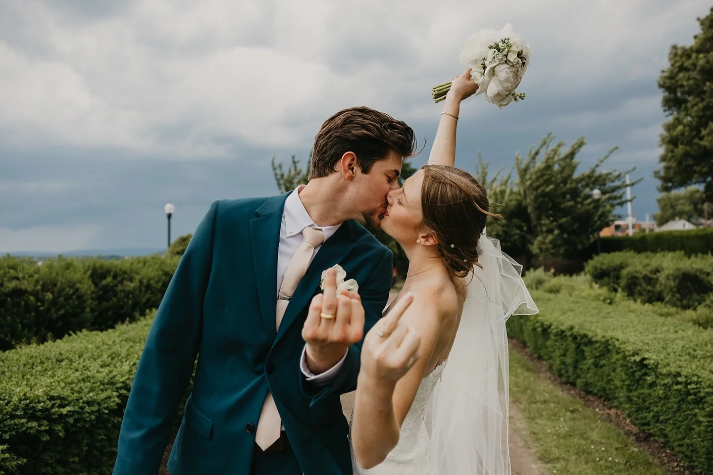 Happy Monday friends 🤩

#weddingphotography #pennsylvaniaweddingphotographer #weddingday #justmarried #portraitphotography