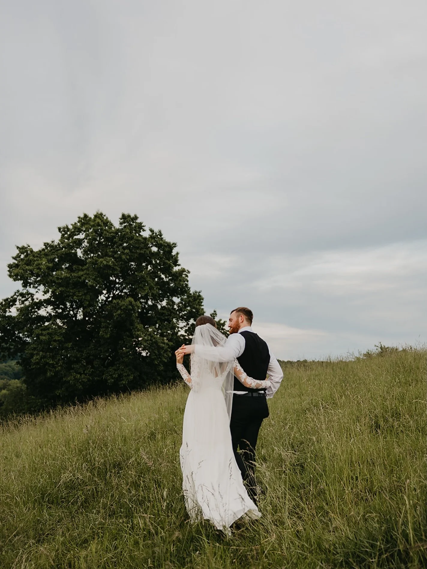 In the middle of somewhere is my favorite kind of venue ✨ 

#weddingday #goldenhour #weddingphotographer #pittsburghweddingphotographer #pennsylvaniaphotographer
