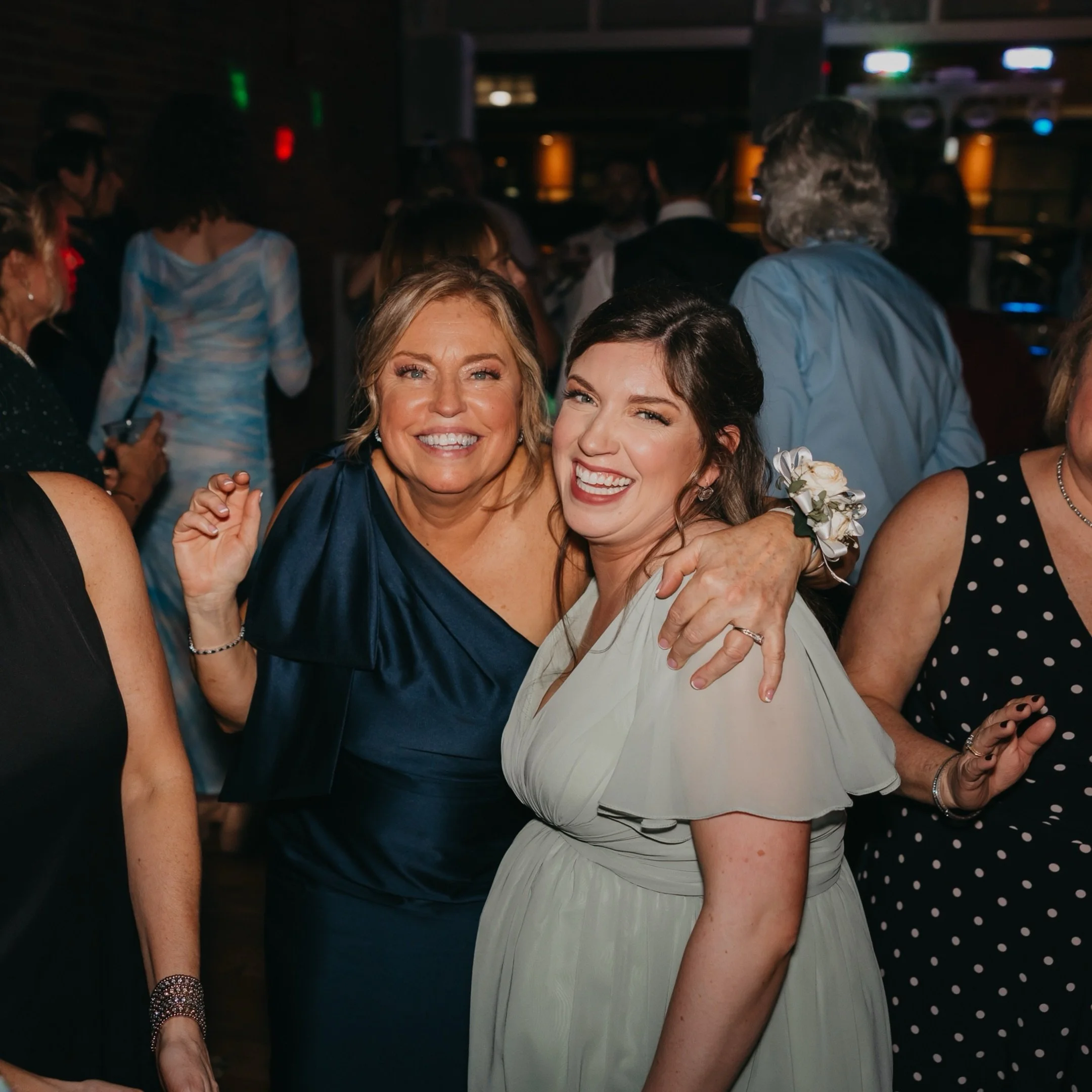 To all the moms and grandmas (especially the ones who danced so hard at Allie and Matt&rsquo;s wedding) HAPPY MOTHER&rsquo;S DAY! 💃🏻🤍

#mothersday #dancingqueens #weddingphotographer #pittsburghphotographer