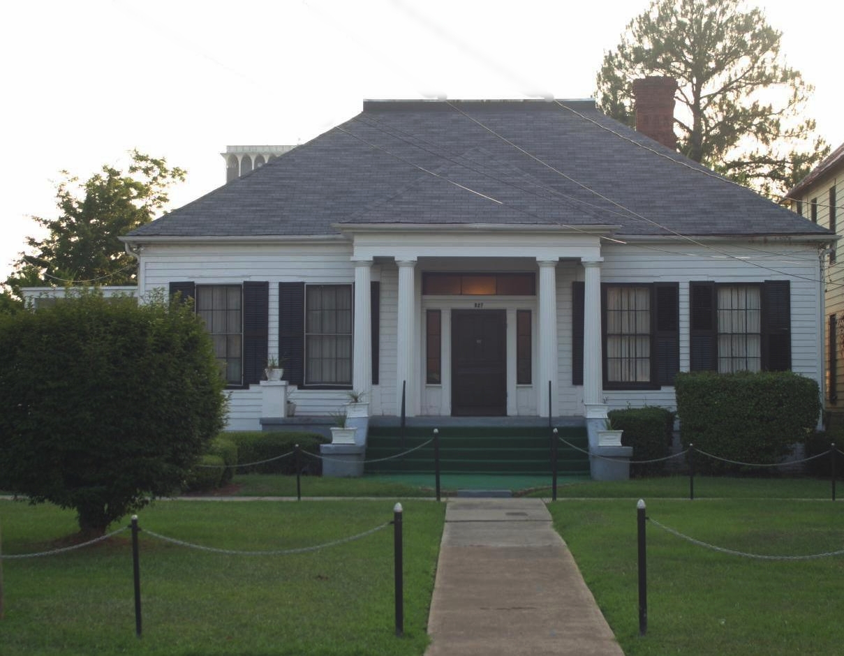 Charles E. Huff's International Funeral Home