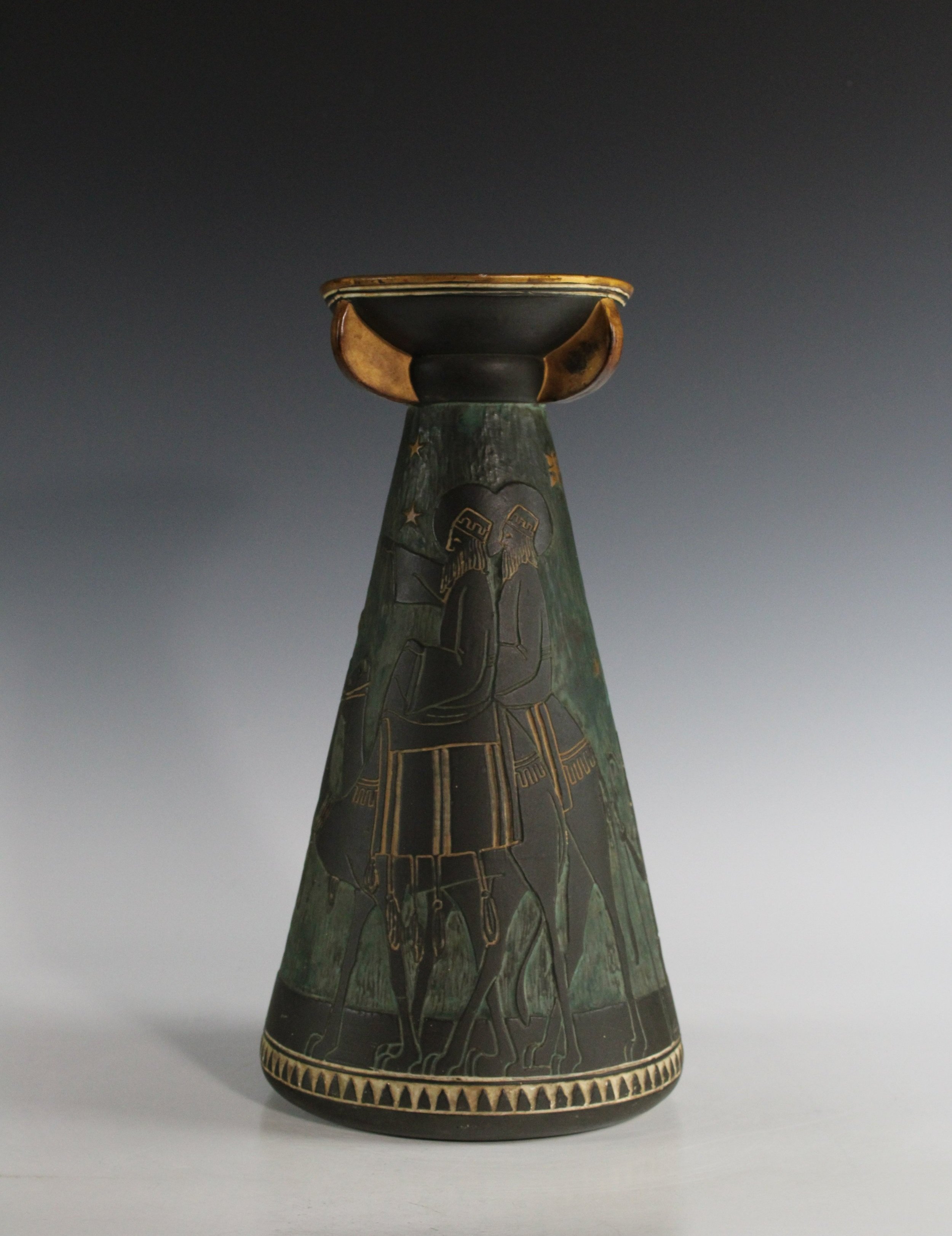 Egypta Vase
